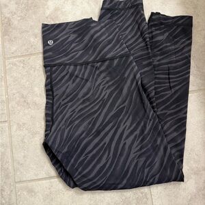 Lululemon 10 Gray Zebra Print Leggings